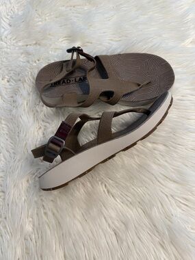 Tread-Lab Brown Strappy Platform Sandals size 10 W BNWOT